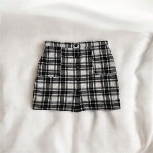 FOREVER21® GIRL’S PLAID BUTTON-FRONT WOVEN MINI SKIRT.